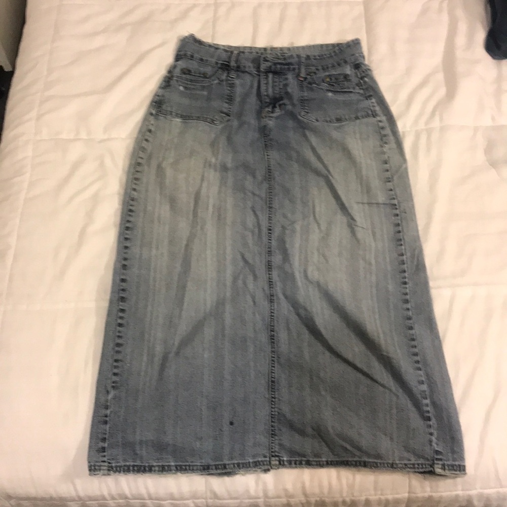 Cato Light-wash distressed Jean Skirt Size: 4